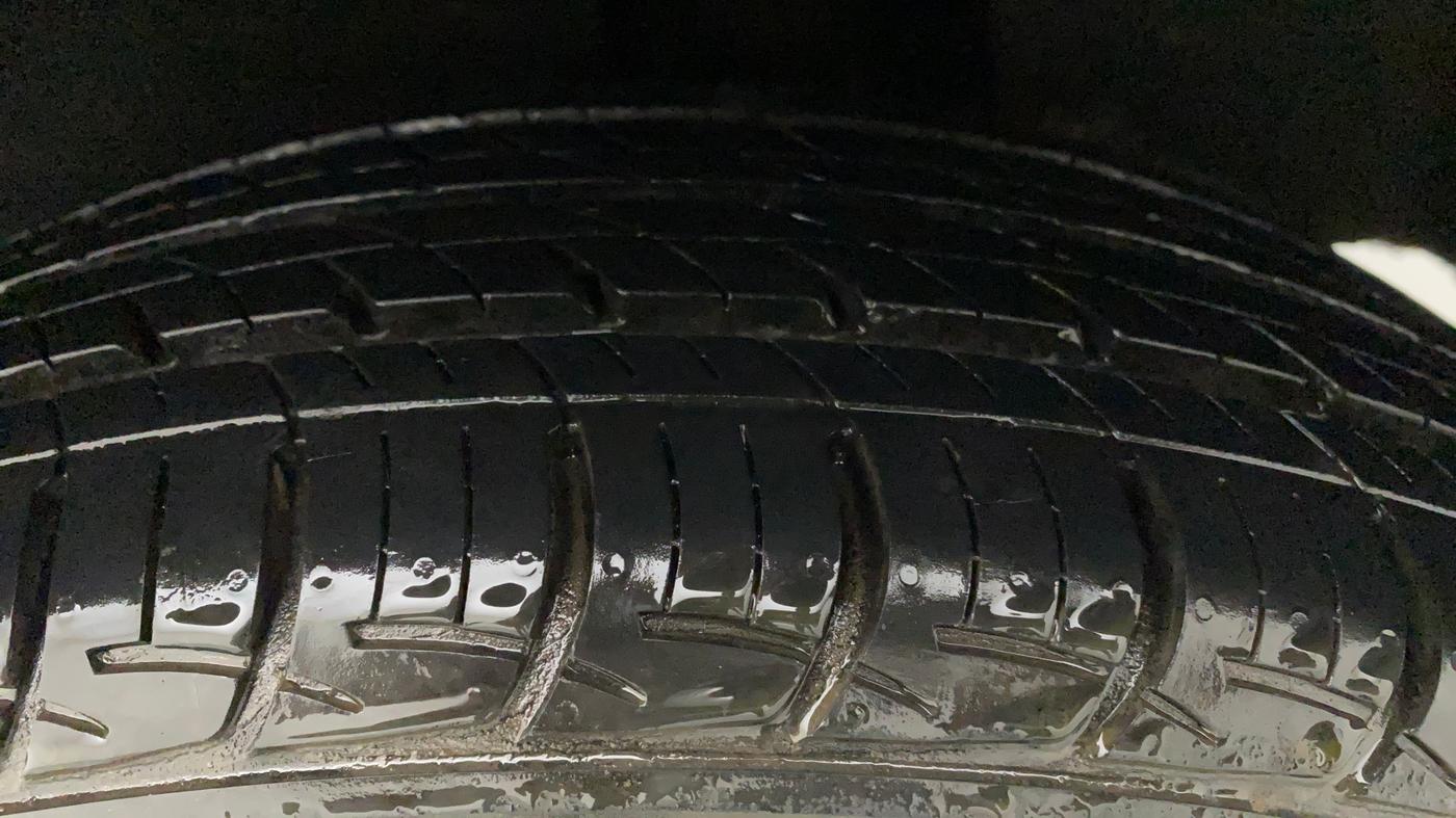 2015 Maruti Baleno DELTA PETROL 1.2, Petrol, Manual, 5,695 km, Left Rear Tyre Tread
