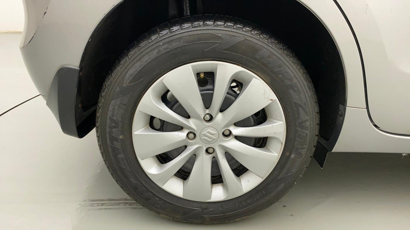 2015 Maruti Baleno DELTA PETROL 1.2, Petrol, Manual, 5,695 km, Right Rear Wheel