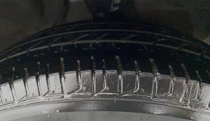 2014 Hyundai i10 MAGNA 1.1, Petrol, Manual, 27,273 km, Right Front Tyre Tread