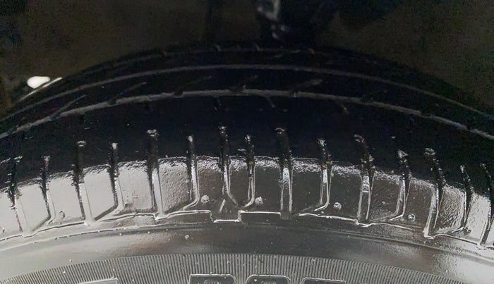 2014 Hyundai i10 MAGNA 1.1, Petrol, Manual, 27,273 km, Left Front Tyre Tread