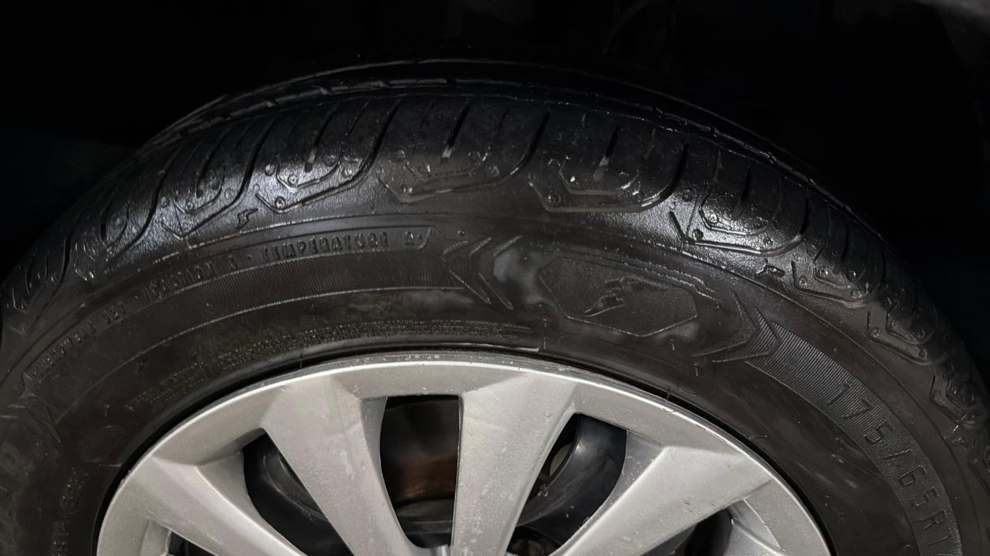 2019 Tata TIAGO NRG PETROL AMT, Petrol, Automatic, 57,126 km, Right Front Tyre Tread