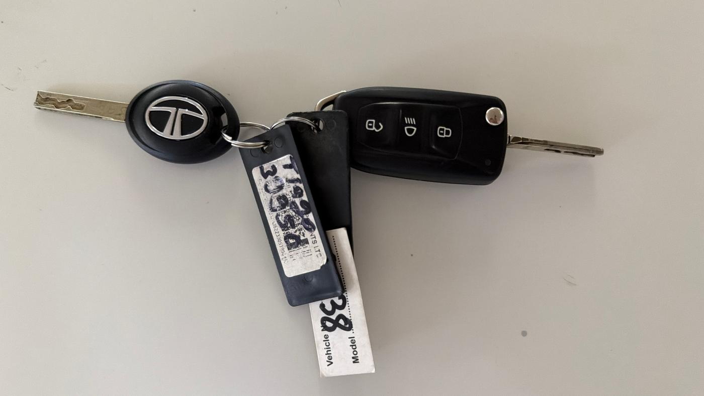 2019 Tata TIAGO NRG PETROL AMT, Petrol, Automatic, 57,126 km, Key Close Up