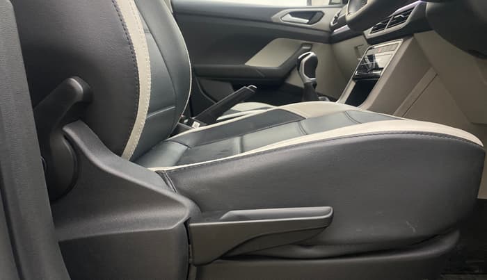 2023 Volkswagen TAIGUN HIGHLINE 1.0 TSI MT, Petrol, Manual, 27,931 km, Driver Side Adjustment Panel