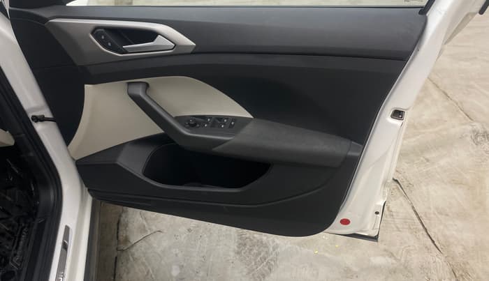 2023 Volkswagen TAIGUN HIGHLINE 1.0 TSI MT, Petrol, Manual, 27,931 km, Driver Side Door Panels Control