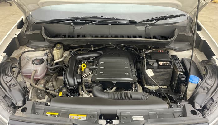 2023 Volkswagen TAIGUN HIGHLINE 1.0 TSI MT, Petrol, Manual, 27,931 km, Engine View