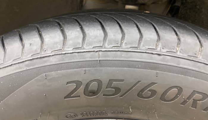 2023 Volkswagen TAIGUN HIGHLINE 1.0 TSI MT, Petrol, Manual, 27,931 km, Left Front Tyre Tread