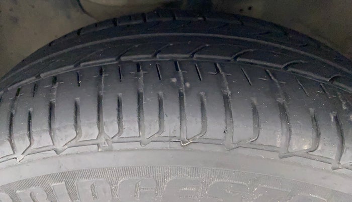 2017 Hyundai Elite i20 MAGNA EXECUTIVE 1.2, Petrol, Manual, 35,112 km, Left Front Tyre Tread
