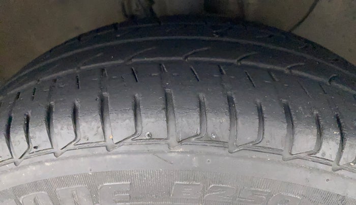 2017 Hyundai Elite i20 MAGNA EXECUTIVE 1.2, Petrol, Manual, 35,112 km, Right Front Tyre Tread