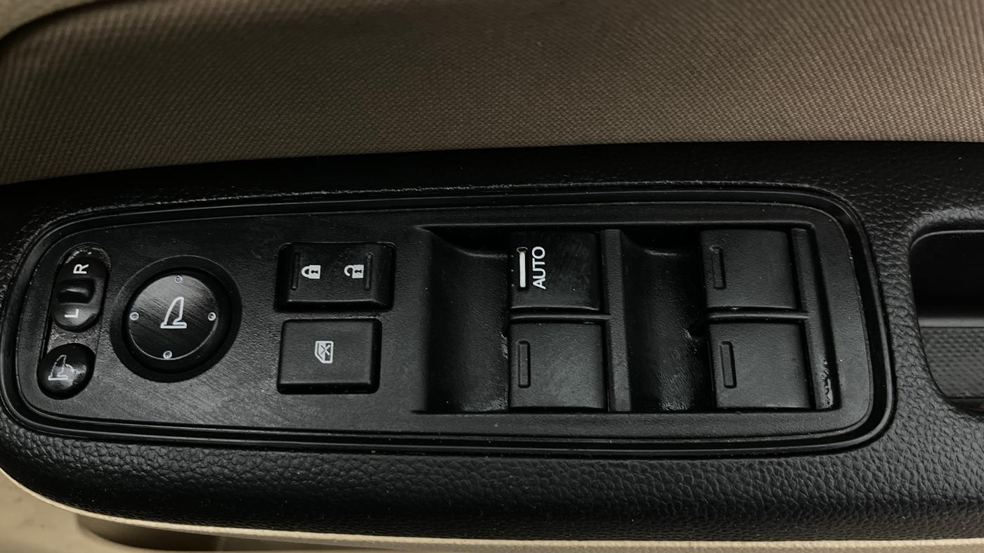 2022 Honda Amaze 1.2L I-VTEC VX, Petrol, Manual, 34,343 km, Driver Side Door Panels Control