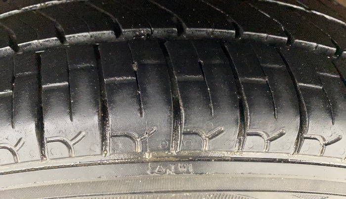 2013 Hyundai Eon MAGNA +, Petrol, Manual, 18,335 km, Right Rear Tyre Tread