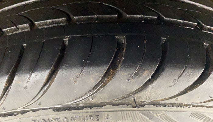 2013 Hyundai Eon MAGNA +, Petrol, Manual, 18,335 km, Left Rear Tyre Tread