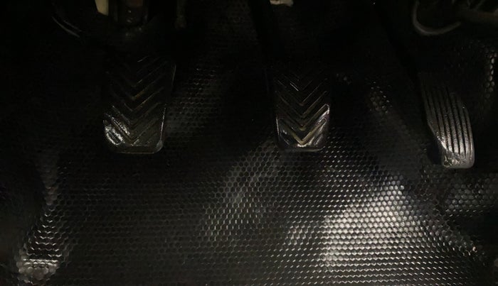 2013 Hyundai Eon MAGNA +, Petrol, Manual, 18,335 km, Pedals