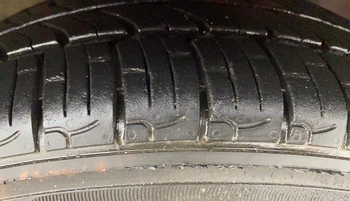 2013 Hyundai Eon MAGNA +, Petrol, Manual, 18,335 km, Right Front Tyre Tread