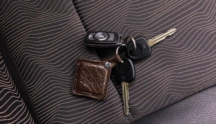 2013 Hyundai Eon MAGNA +, Petrol, Manual, 18,335 km, Key Close Up