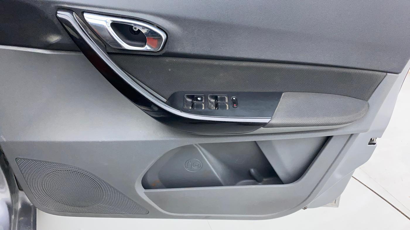2018 Tata TIGOR XZ (O) PETROL, Petrol, Manual, 77,786 km, Driver Side Door Panels Control