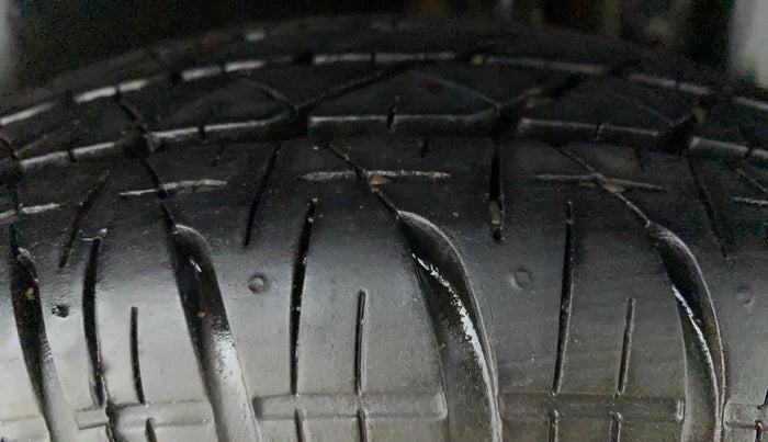 2012 Maruti Swift VXI, Petrol, Manual, 41,110 km, Left Rear Tyre Tread