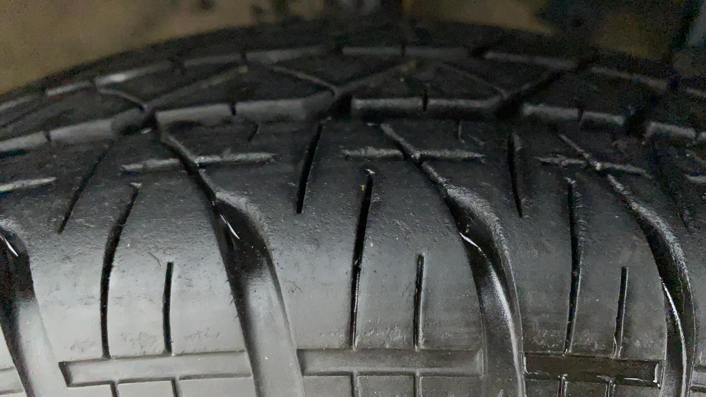 2012 Maruti Swift VXI, Petrol, Manual, 41,110 km, Right Front Tyre Tread