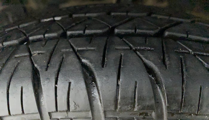 2012 Maruti Swift VXI, Petrol, Manual, 41,110 km, Left Front Tyre Tread