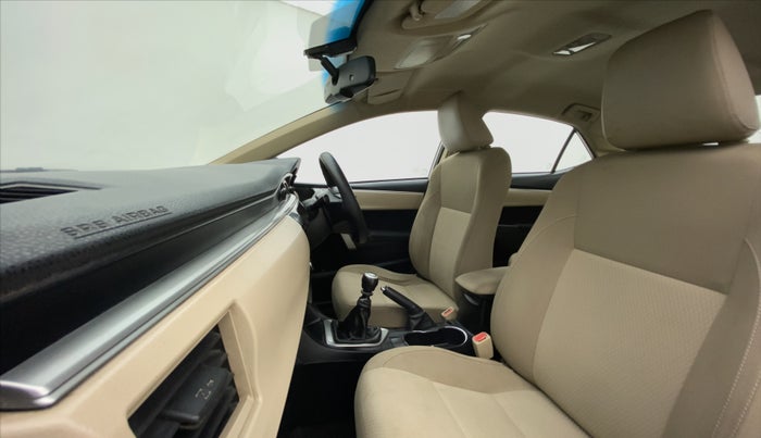 2014 Toyota Corolla Altis G, Petrol, Manual, 1,17,456 km, Right Side Front Door Cabin