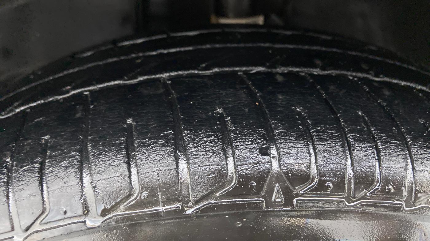 2014 Toyota Corolla Altis G, Petrol, Manual, 1,17,456 km, Left Front Tyre Tread