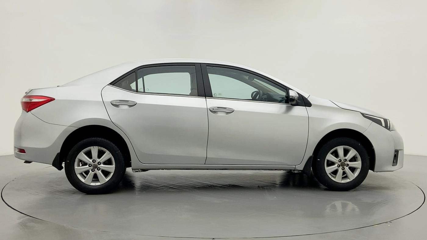 2014 Toyota Corolla Altis G, Petrol, Manual, 1,17,456 km, Right Side View