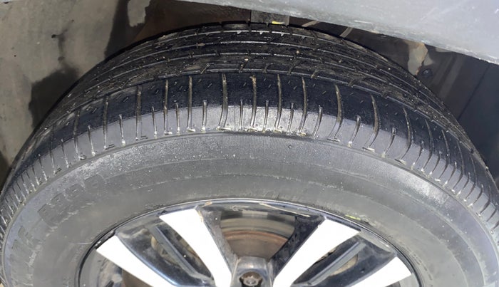 2018 Maruti Vitara Brezza VDI (O), Diesel, Manual, 1,04,184 km, Right Front Tyre Tread