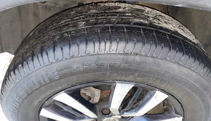 2018 Maruti Vitara Brezza VDI (O), Diesel, Manual, 1,04,184 km, Left Front Tyre Tread