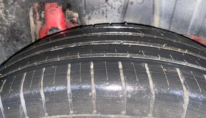 2020 Mahindra XUV300 W6 1.2 PETROL, Petrol, Manual, 33,270 km, Left Rear Tyre Tread