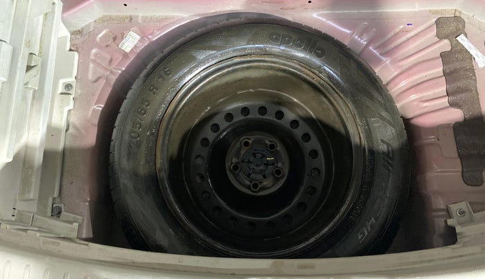 2020 Mahindra XUV300 W6 1.2 PETROL, Petrol, Manual, 33,270 km, Spare Tyre