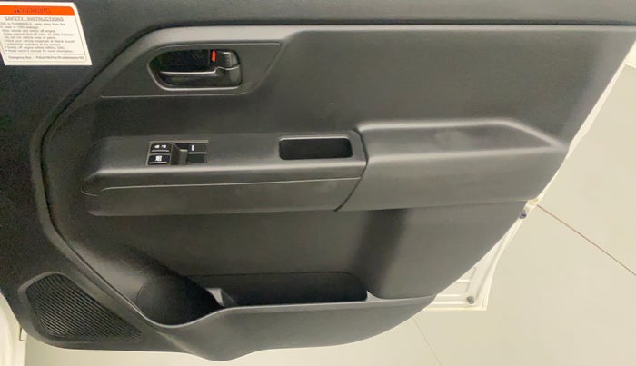 2021 Maruti New Wagon-R LXI CNG (O) 1.0, CNG, Manual, 36,188 km, Driver Side Door Panels Control