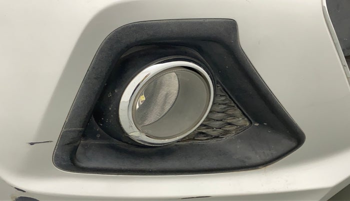 2014 Hyundai Xcent SX 1.2 (O), Petrol, Manual, 55,033 km, Right fog light - Not fixed properly