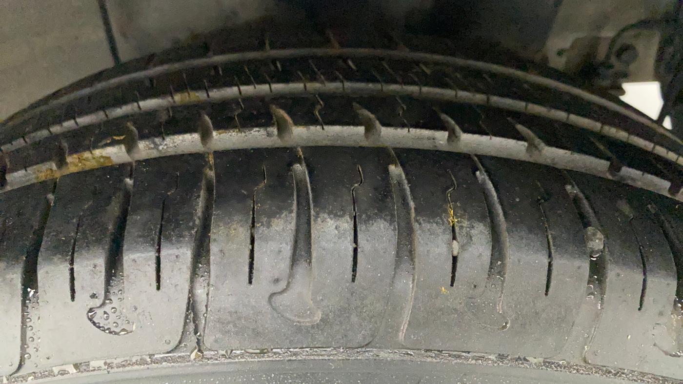 2014 Hyundai Xcent SX 1.2 (O), Petrol, Manual, 55,033 km, Left Rear Tyre Tread