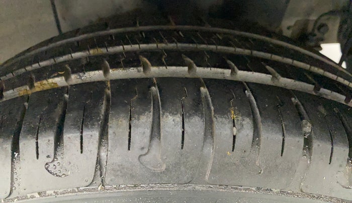 2014 Hyundai Xcent SX 1.2 (O), Petrol, Manual, 55,033 km, Left Rear Tyre Tread