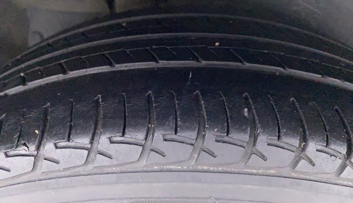 2017 Maruti Ertiga VDI SHVS, Diesel, Manual, 75,868 km, Right Rear Tyre Tread