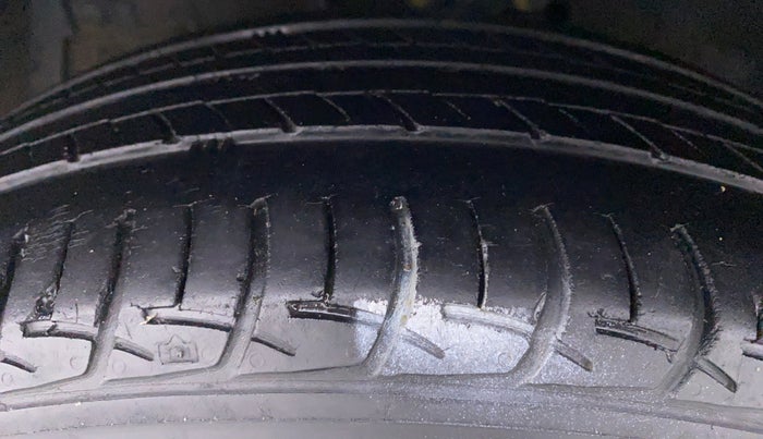 2017 Maruti Ertiga VDI SHVS, Diesel, Manual, 75,868 km, Left Front Tyre Tread