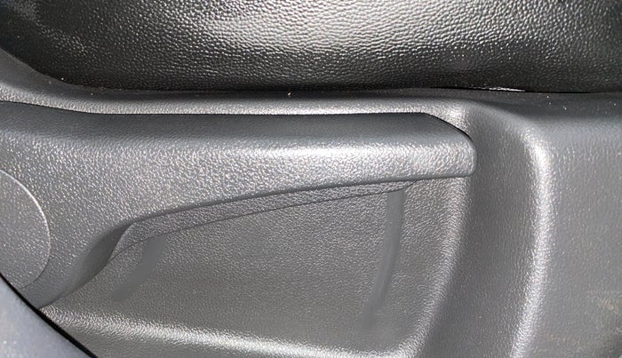 2020 Nissan Kicks XV TURBO 1.3, Petrol, Manual, 38,663 km, Driver Side Adjustment Panel