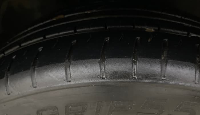 2013 Volkswagen Vento HIGHLINE PETROL AT, Petrol, Automatic, 74,967 km, Right Front Tyre Tread