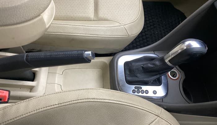 2013 Volkswagen Vento HIGHLINE PETROL AT, Petrol, Automatic, 74,967 km, Gear Lever