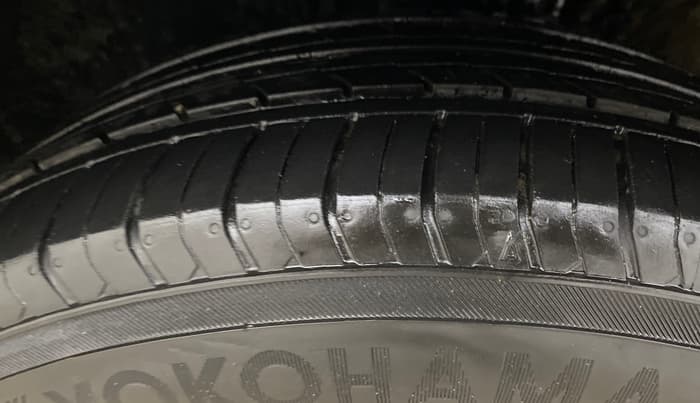 2013 Volkswagen Vento HIGHLINE PETROL AT, Petrol, Automatic, 74,967 km, Left Front Tyre Tread
