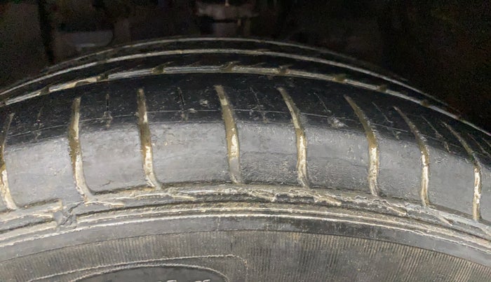 2015 Hyundai Elite i20 SPORTZ 1.2, Petrol, Manual, 32,568 km, Left Front Tyre Tread