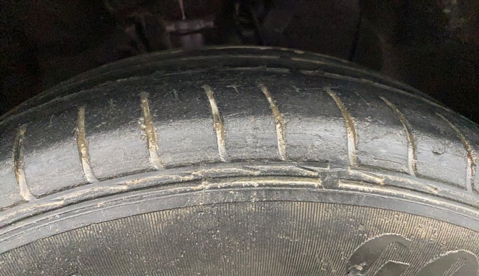 2015 Hyundai Elite i20 SPORTZ 1.2, Petrol, Manual, 32,568 km, Right Front Tyre Tread