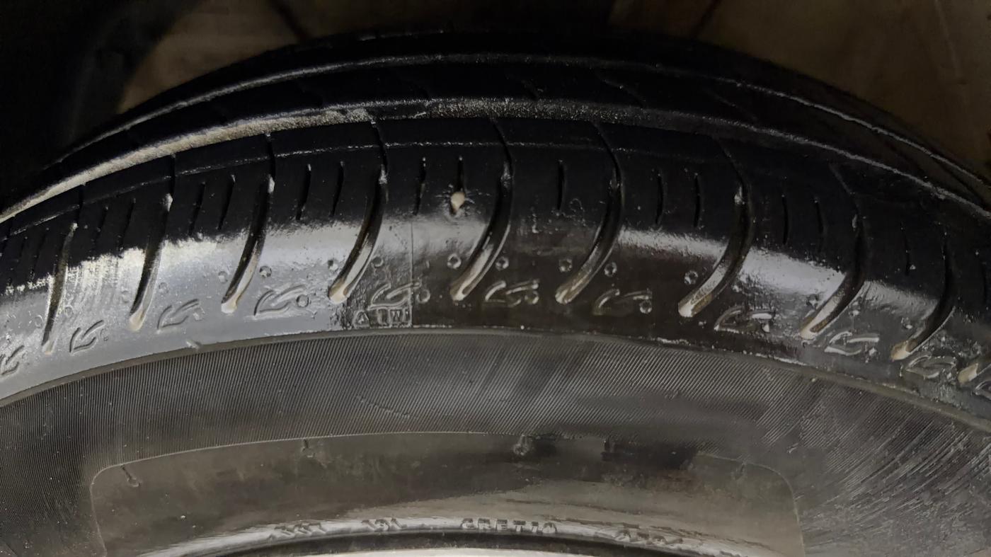 2018 Maruti Swift LXI, Petrol, Manual, 49,987 km, Left Front Tyre Tread