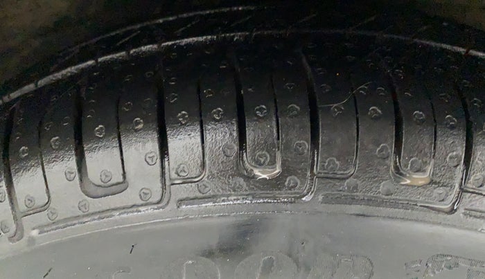 2013 Hyundai i10 MAGNA 1.2, Petrol, Manual, 77,098 km, Right Front Tyre Tread