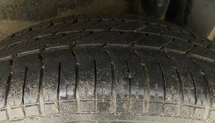 2014 Maruti Ritz VXI, Petrol, Manual, 55,192 km, Left Rear Tyre Tread