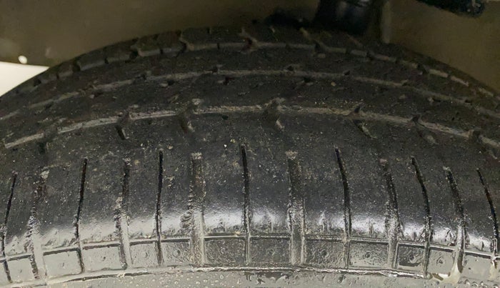 2014 Maruti Ritz VXI, Petrol, Manual, 55,192 km, Left Front Tyre Tread