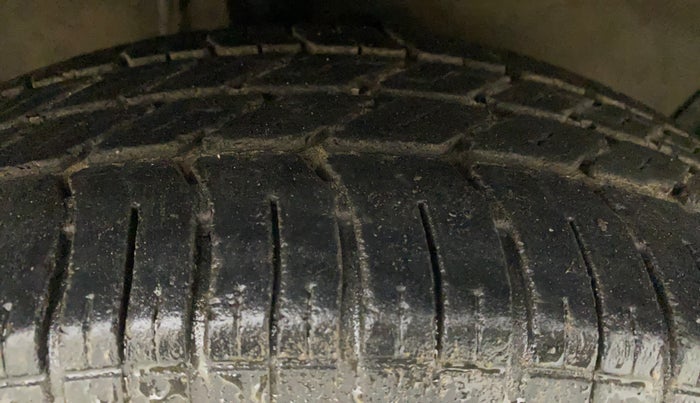 2014 Maruti Ritz VXI, Petrol, Manual, 55,192 km, Right Front Tyre Tread