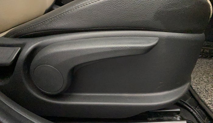 2018 Hyundai Verna 1.6 VTVT SX (O) AT, Petrol, Automatic, 33,196 km, Driver Side Adjustment Panel