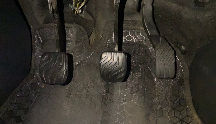 2023 Nissan MAGNITE XV TURBO, Petrol, Manual, 63,492 km, Pedals