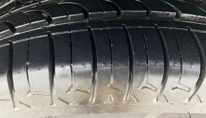 2015 Maruti Swift Dzire ZDI, Diesel, Manual, 63,320 km, Left Front Tyre Tread