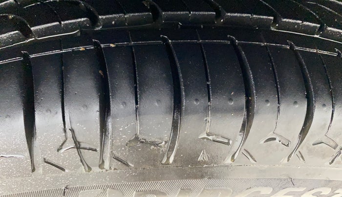 2015 Maruti Swift Dzire ZDI, Diesel, Manual, 63,320 km, Right Front Tyre Tread